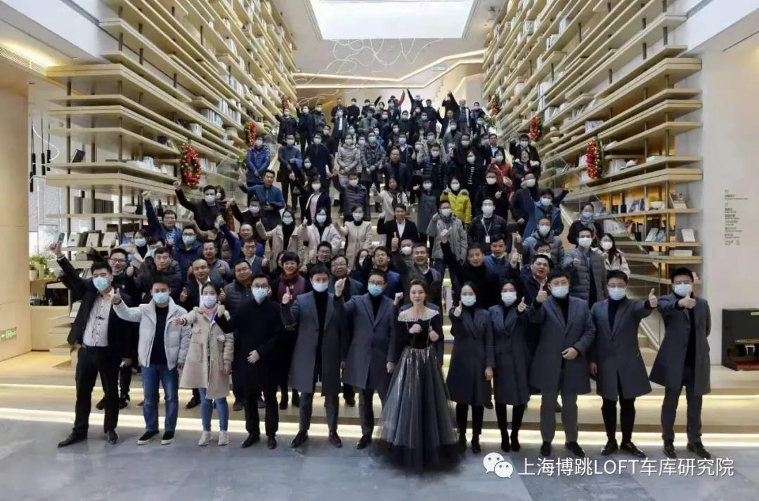 东莞全国一百多人在华侨城汉口道6号参观研讨LOFT专利车库技术！